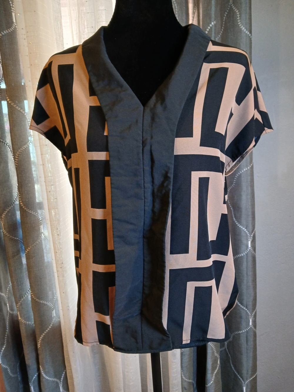 SHEIN Black & Beige Geometric V-Neck Blouse